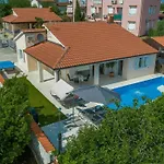 Delijamo Villa *